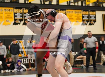 Thumbnail 1 in IHSAA Sectional 25 (Avon) photogallery.