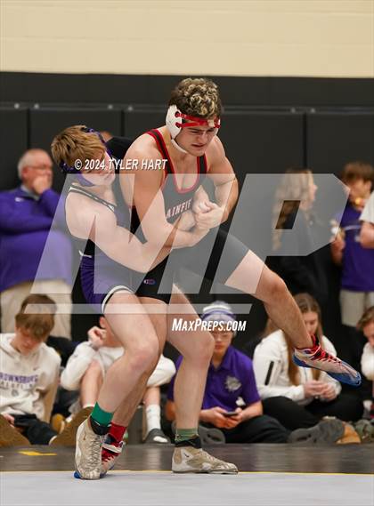 Thumbnail 2 in IHSAA Sectional 25 (Avon) photogallery.