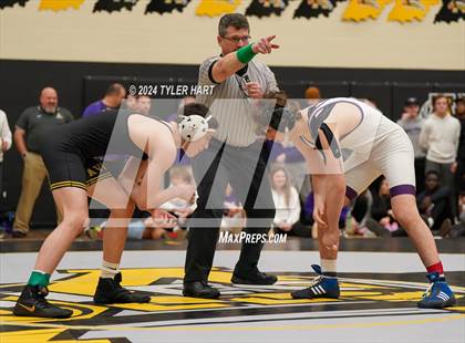 Thumbnail 3 in IHSAA Sectional 25 (Avon) photogallery.