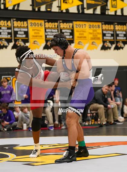 Thumbnail 2 in IHSAA Sectional 25 (Avon) photogallery.
