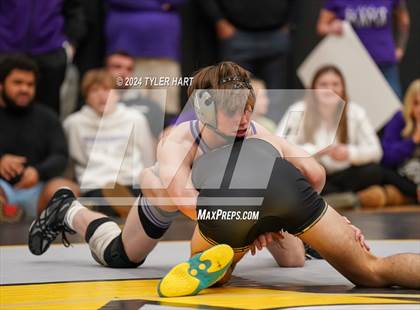 Thumbnail 3 in IHSAA Sectional 25 (Avon) photogallery.