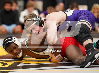 Thumbnail 3 in IHSAA Sectional 25 (Avon) photogallery.