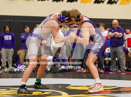 Thumbnail 1 in IHSAA Sectional 25 (Avon) photogallery.