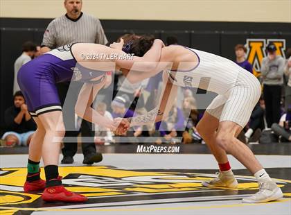 Thumbnail 3 in IHSAA Sectional 25 (Avon) photogallery.