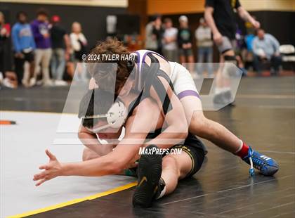 Thumbnail 1 in IHSAA Sectional 25 (Avon) photogallery.