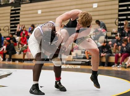 Thumbnail 2 in IHSAA Sectional 25 (Avon) photogallery.