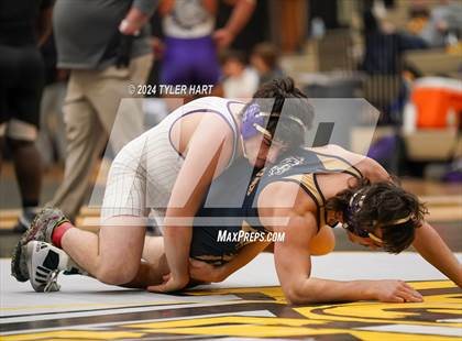 Thumbnail 1 in IHSAA Sectional 25 (Avon) photogallery.