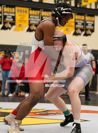 Thumbnail 3 in IHSAA Sectional 25 (Avon) photogallery.