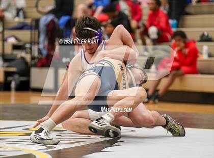 Thumbnail 3 in IHSAA Sectional 25 (Avon) photogallery.