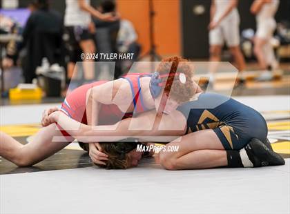 Thumbnail 1 in IHSAA Sectional 25 (Avon) photogallery.