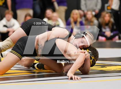 Thumbnail 1 in IHSAA Sectional 25 (Avon) photogallery.