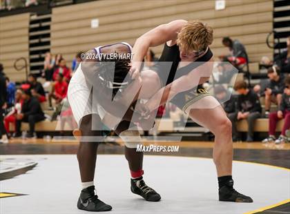 Thumbnail 3 in IHSAA Sectional 25 (Avon) photogallery.