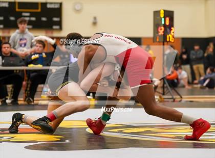Thumbnail 3 in IHSAA Sectional 25 (Avon) photogallery.