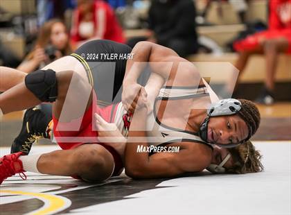 Thumbnail 2 in IHSAA Sectional 25 (Avon) photogallery.