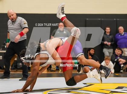 Thumbnail 2 in IHSAA Sectional 25 (Avon) photogallery.
