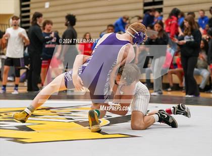 Thumbnail 2 in IHSAA Sectional 25 (Avon) photogallery.