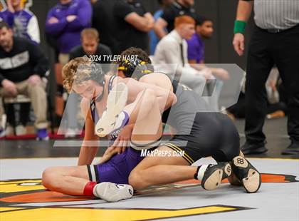 Thumbnail 2 in IHSAA Sectional 25 (Avon) photogallery.