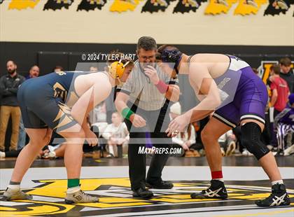 Thumbnail 2 in IHSAA Sectional 25 (Avon) photogallery.