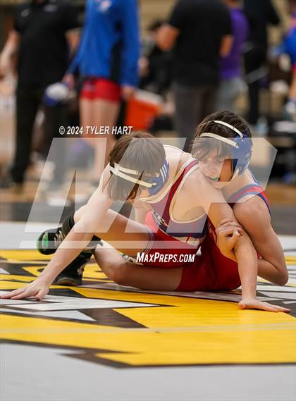 Thumbnail 2 in IHSAA Sectional 25 (Avon) photogallery.