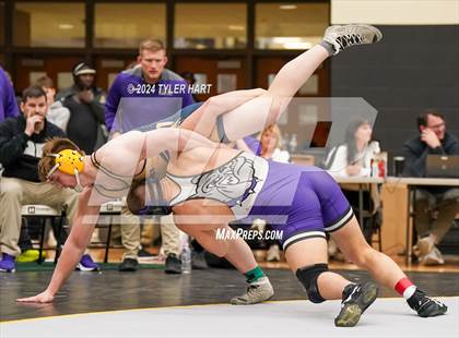Thumbnail 3 in IHSAA Sectional 25 (Avon) photogallery.
