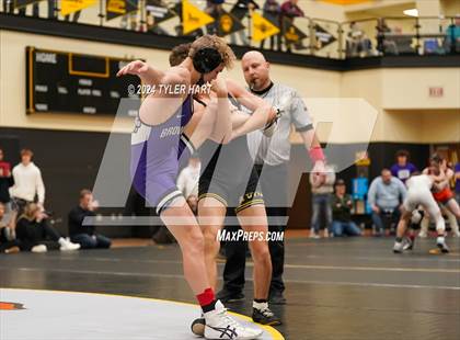 Thumbnail 3 in IHSAA Sectional 25 (Avon) photogallery.