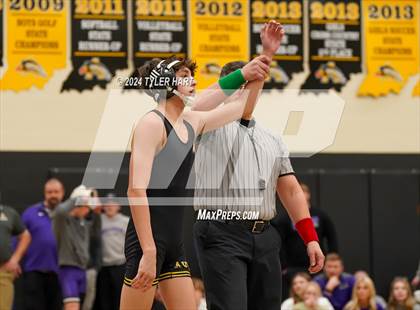 Thumbnail 2 in IHSAA Sectional 25 (Avon) photogallery.