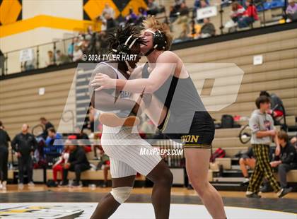 Thumbnail 1 in IHSAA Sectional 25 (Avon) photogallery.