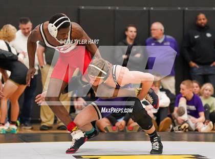 Thumbnail 2 in IHSAA Sectional 25 (Avon) photogallery.