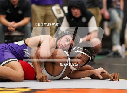 Thumbnail 2 in IHSAA Sectional 25 (Avon) photogallery.