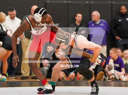 Thumbnail 1 in IHSAA Sectional 25 (Avon) photogallery.