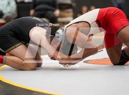 Thumbnail 1 in IHSAA Sectional 25 (Avon) photogallery.