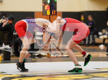 Thumbnail 3 in IHSAA Sectional 25 (Avon) photogallery.