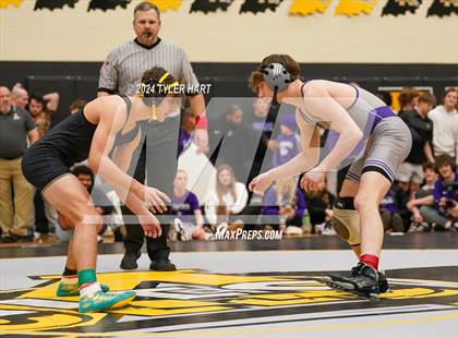 Thumbnail 3 in IHSAA Sectional 25 (Avon) photogallery.