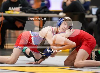 Thumbnail 3 in IHSAA Sectional 25 (Avon) photogallery.