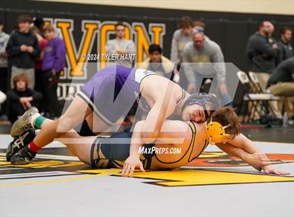 Thumbnail 1 in IHSAA Sectional 25 (Avon) photogallery.