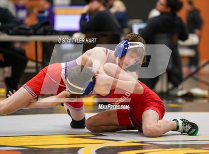 Thumbnail 2 in IHSAA Sectional 25 (Avon) photogallery.
