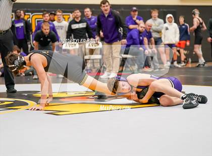 Thumbnail 1 in IHSAA Sectional 25 (Avon) photogallery.