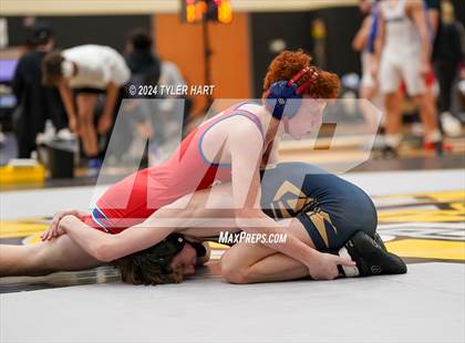 Thumbnail 3 in IHSAA Sectional 25 (Avon) photogallery.
