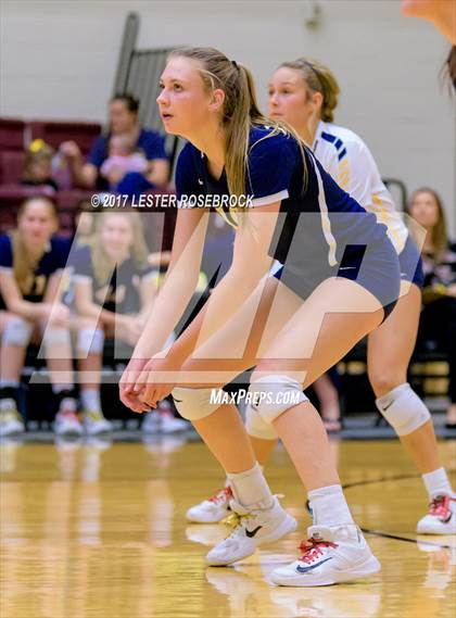 Thumbnail 2 in Poth vs. Marion (UIL 3A Area Playoff) photogallery.