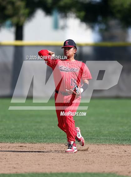 Thumbnail 1 in Kerman vs. Justin Garza photogallery.