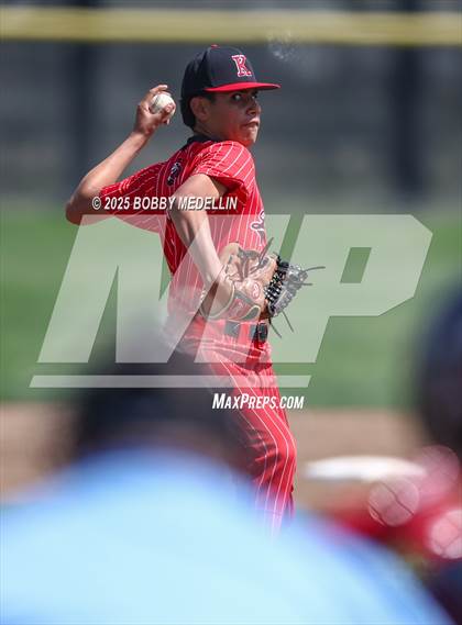 Thumbnail 2 in Kerman vs. Justin Garza photogallery.