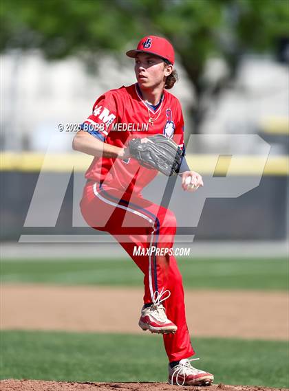 Thumbnail 2 in Kerman vs. Justin Garza photogallery.