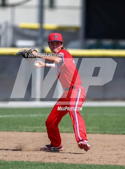Thumbnail 3 in Kerman vs. Justin Garza photogallery.