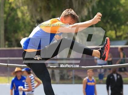 Thumbnail 2 in Hernando Kiwanis Track and Field Invitational photogallery.