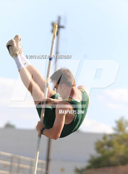 Thumbnail 2 in Hernando Kiwanis Track and Field Invitational photogallery.