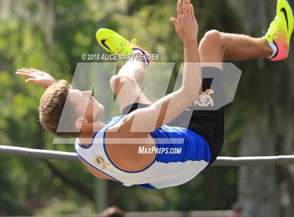 Thumbnail 2 in Hernando Kiwanis Track and Field Invitational photogallery.