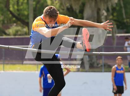 Thumbnail 3 in Hernando Kiwanis Track and Field Invitational photogallery.