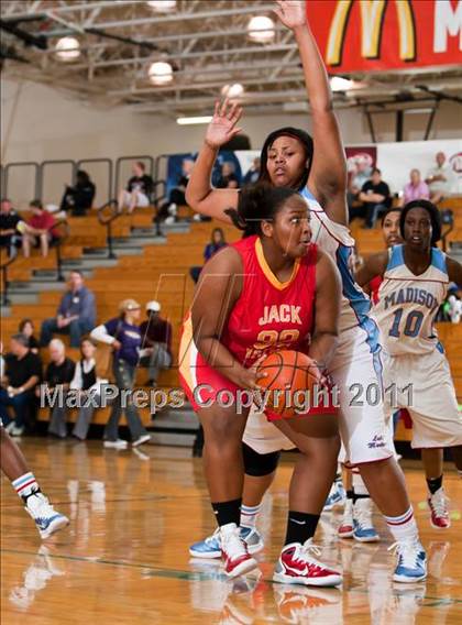 Thumbnail 2 in Yates vs Madison (McDonald's Texas Invitational) photogallery.