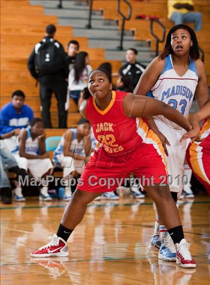 Thumbnail 2 in Yates vs Madison (McDonald's Texas Invitational) photogallery.
