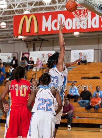 Thumbnail 3 in Yates vs Madison (McDonald's Texas Invitational) photogallery.